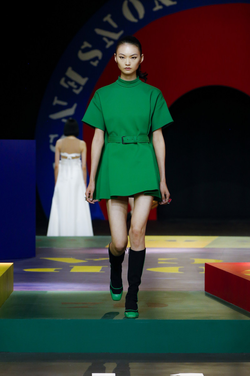 Dior's Spring 2022 Collection Pays Tribute to Its Swinging '60s Past