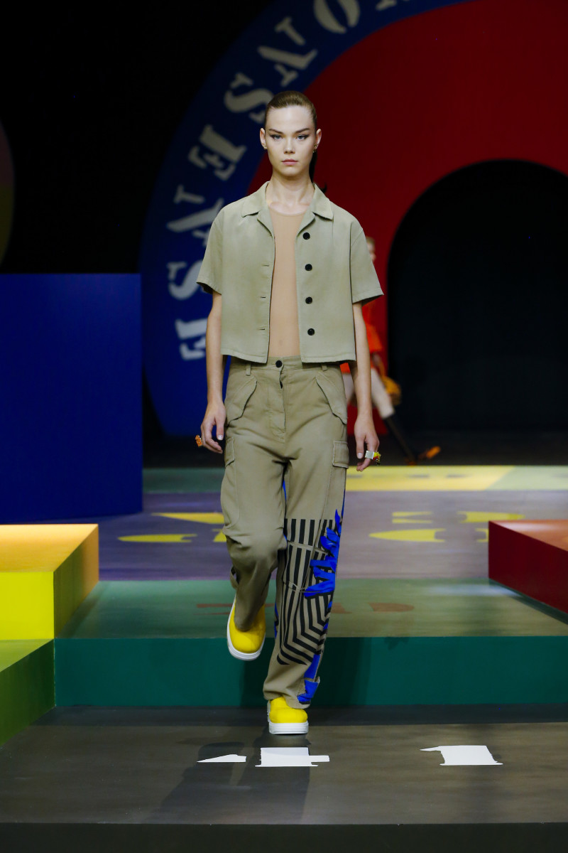 Dior's Spring 2022 Collection Pays Tribute to Its Swinging '60s Past