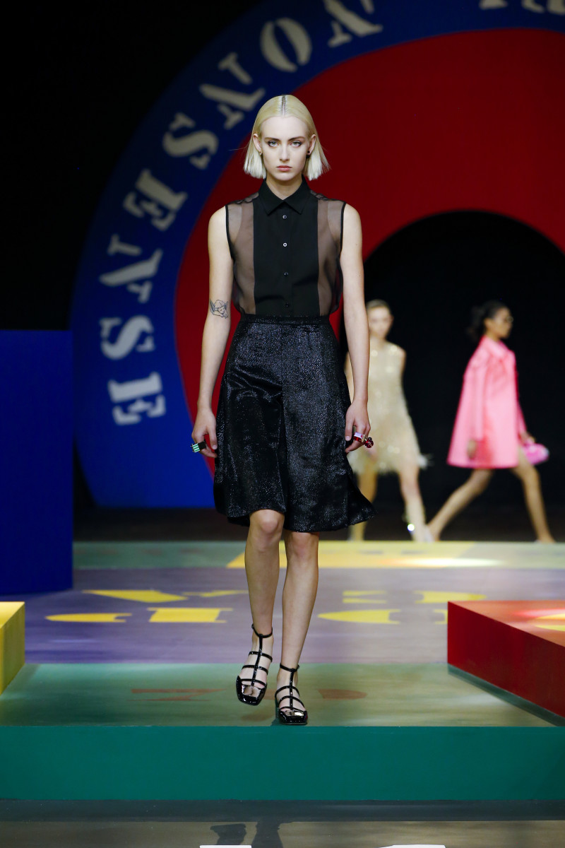 Dior's Spring 2022 Collection Pays Tribute to Its Swinging '60s Past