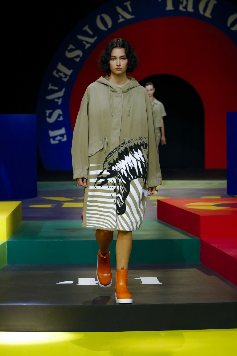 Dior's Spring 2022 Collection Pays Tribute to Its Swinging '60s Past