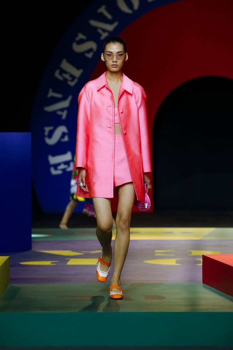 Dior's Spring 2022 Collection Pays Tribute to Its Swinging '60s Past
