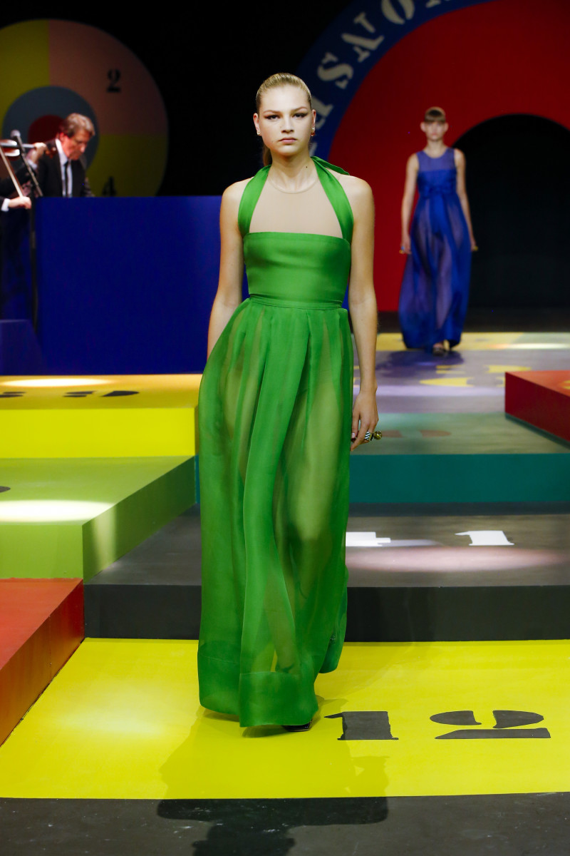 Dior's Spring 2022 Collection Pays Tribute to Its Swinging '60s Past