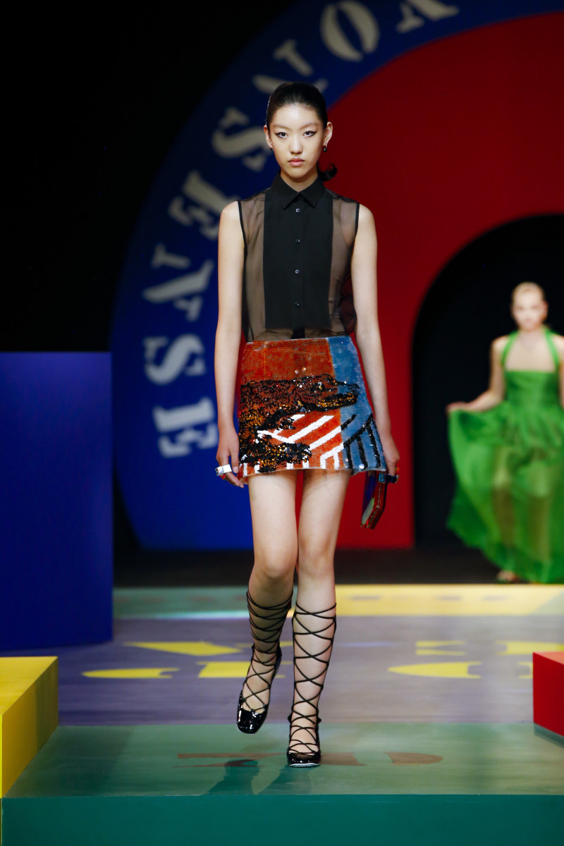 Dior's Spring 2022 Collection Pays Tribute to Its Swinging '60s Past