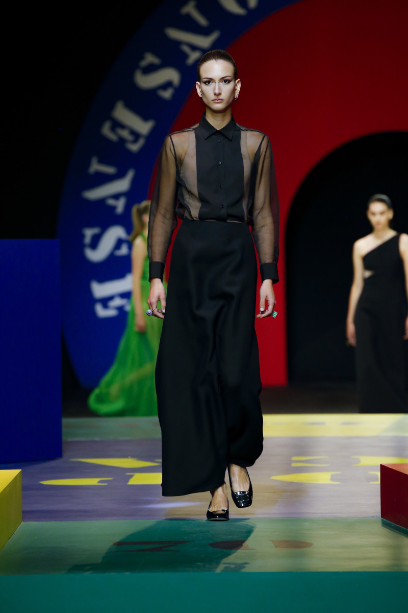 Dior's Spring 2022 Collection Pays Tribute to Its Swinging '60s Past
