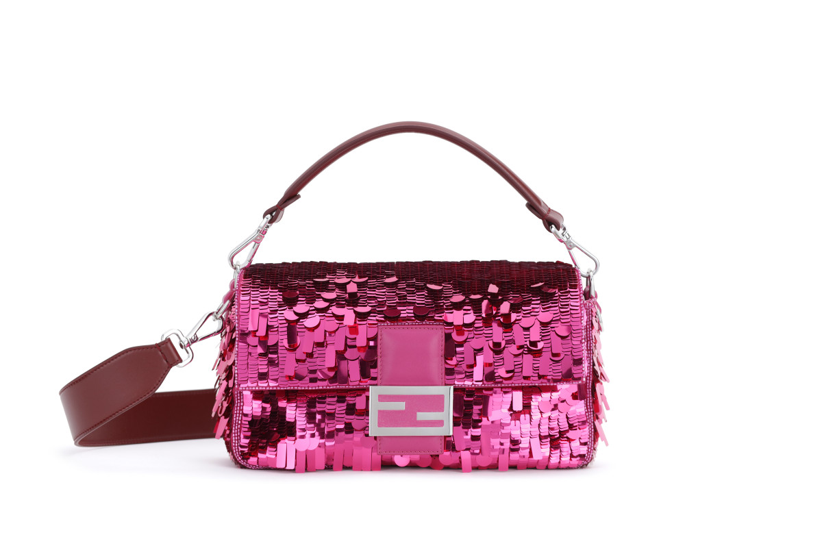 fendi-pink-sequin-baguette-sarah-jessica-parker-and-just-like-that-2