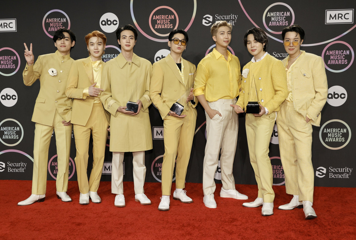 V, Suga, Jin, Jungkook, RM, Jimin and J-Hope of BTS at the 2021 American Music Awards
