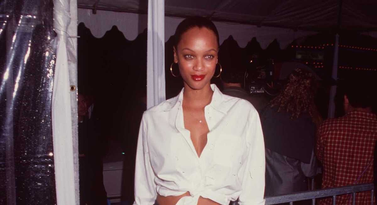 Great Outfits in Fashion History: Tyra Banks Channeling Sade in 1998 - Fashionista