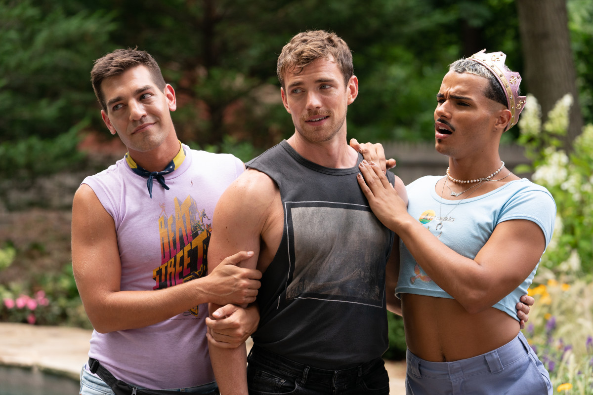 Luke and Keegan fall for Mr. Wickham, I mean Dex (Zane Phillips)'s charms — and pectorals.