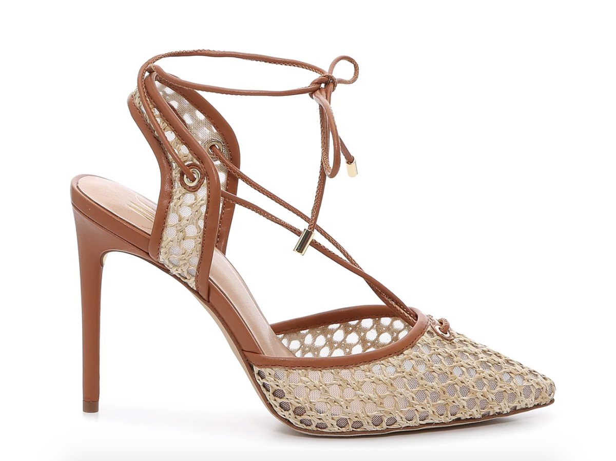 A Good Pair of Pointed-Toe Heels Doesn't Go Out of Style