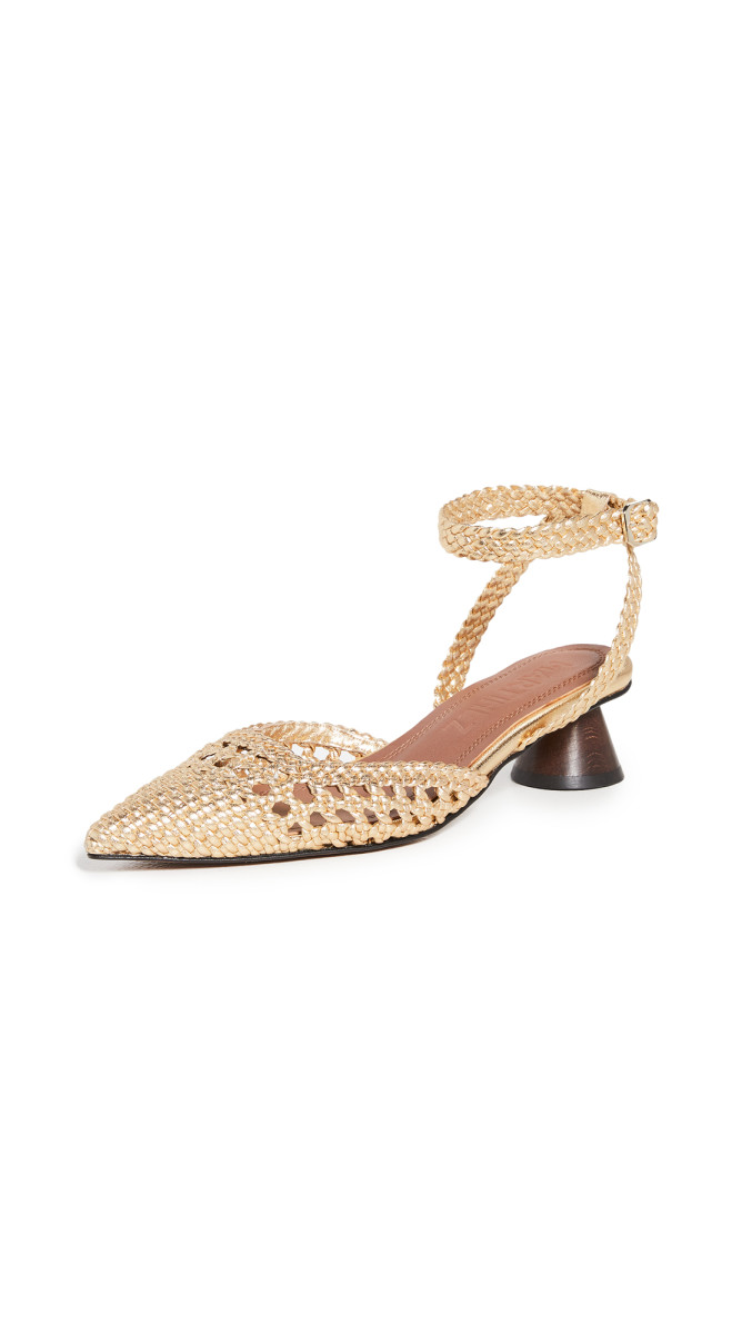 A Good Pair of Pointed-Toe Heels Doesn't Go Out of Style