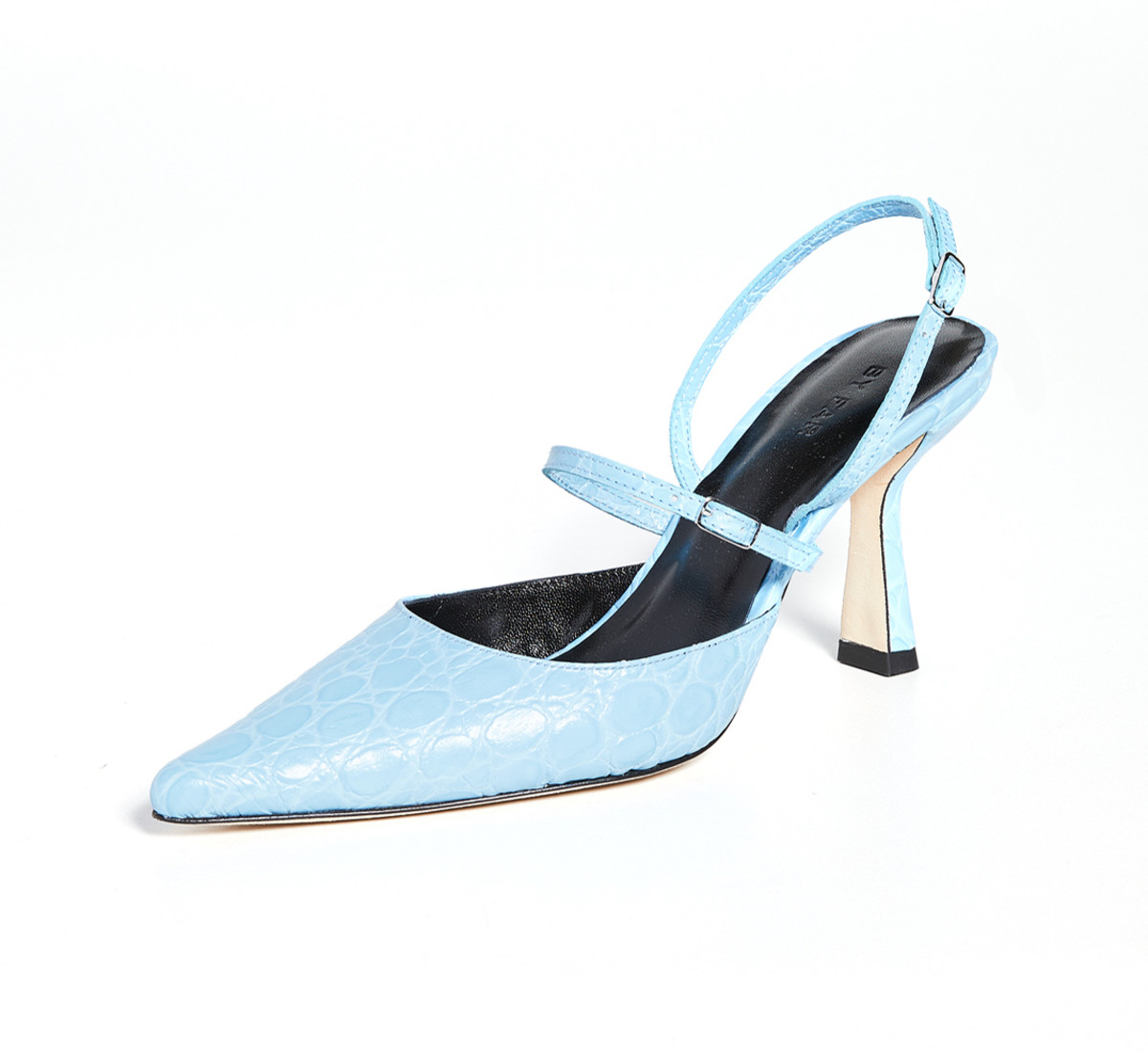 A Good Pair of Pointed-Toe Heels Doesn't Go Out of Style