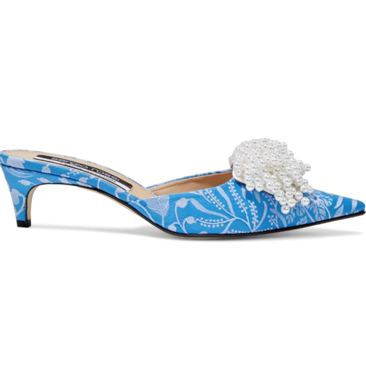 A Good Pair of Pointed-Toe Heels Doesn't Go Out of Style
