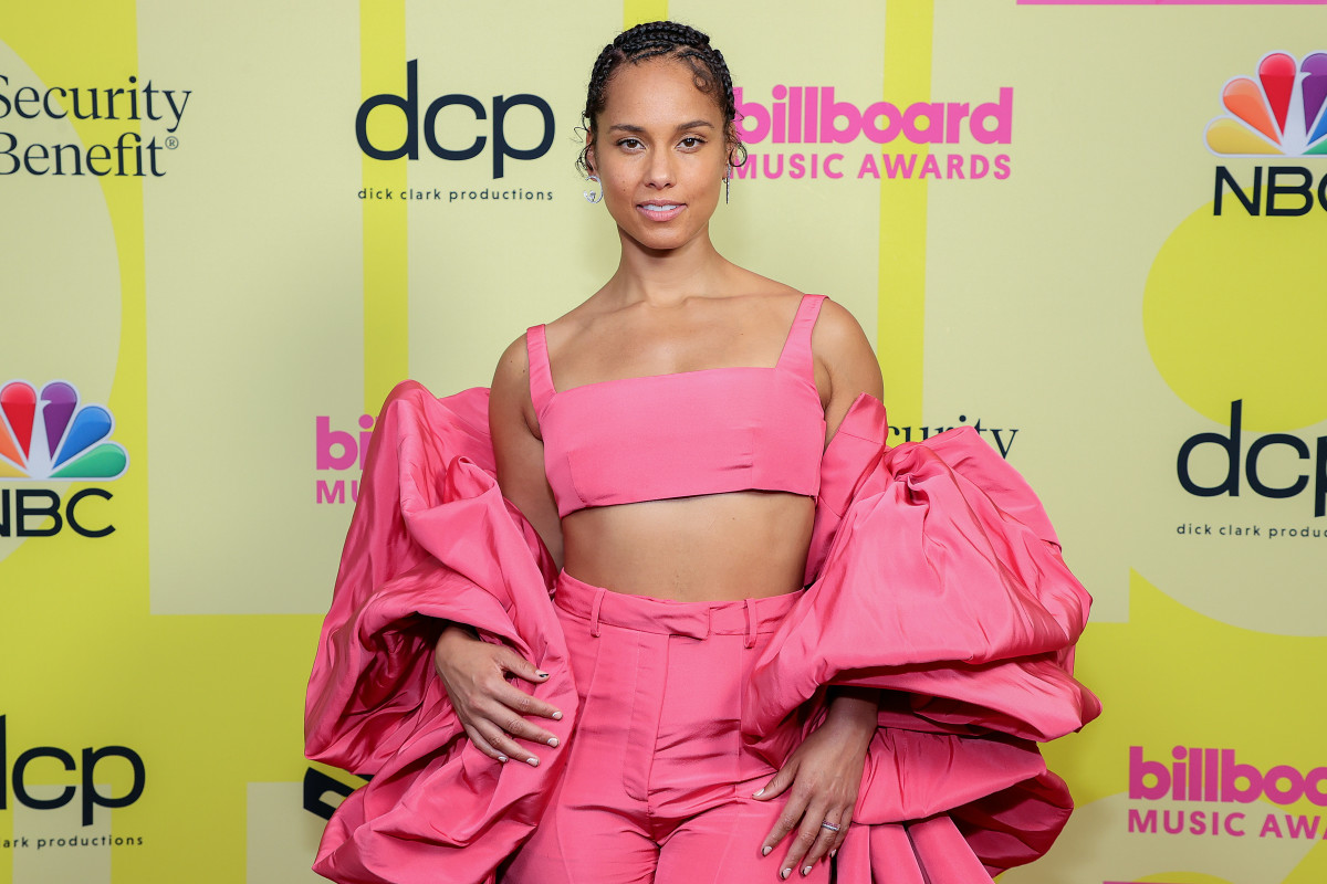 The Best Looks From the 2021 Billboard Music Awards ...