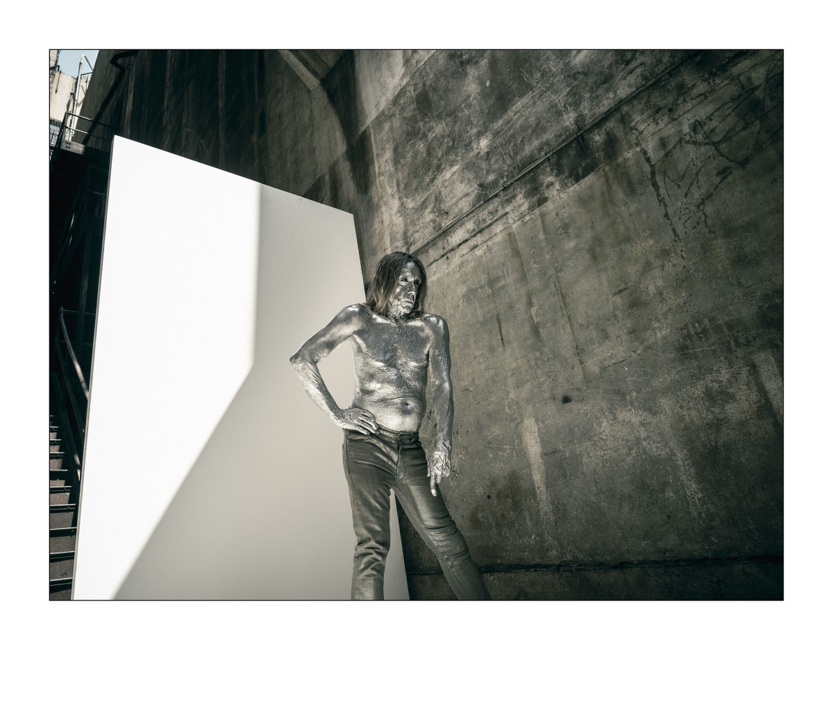 Must Read: Pirelli Unveils Its 2022 Calendar Featuring Cher, 'Vogue' China's September Issue Is Here