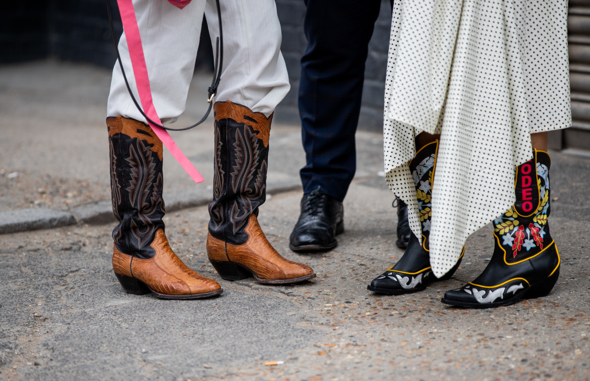 Stetson Spring  Outfits with hats, Short cowboy boots outfit, Suede jacket  outfit