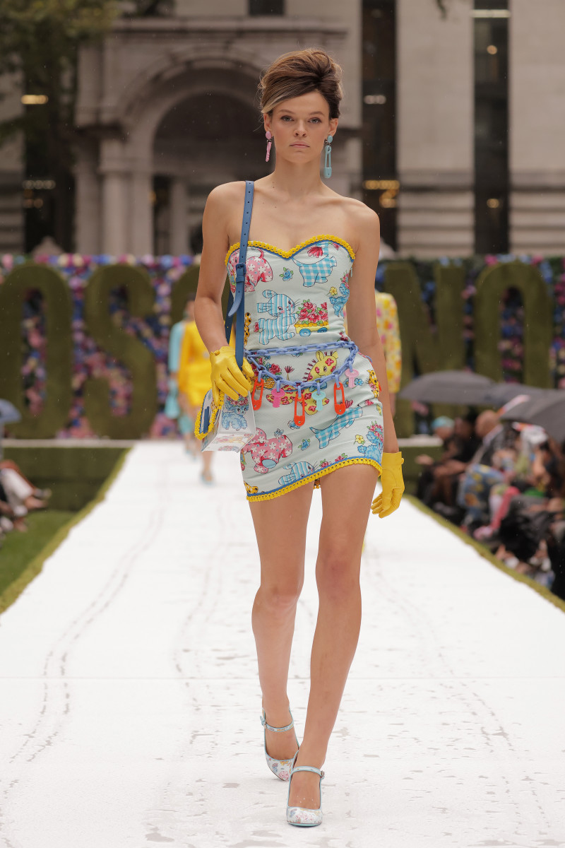 The Moschino Spring 2022 Collection Is Child's Play for Jeremy Scott