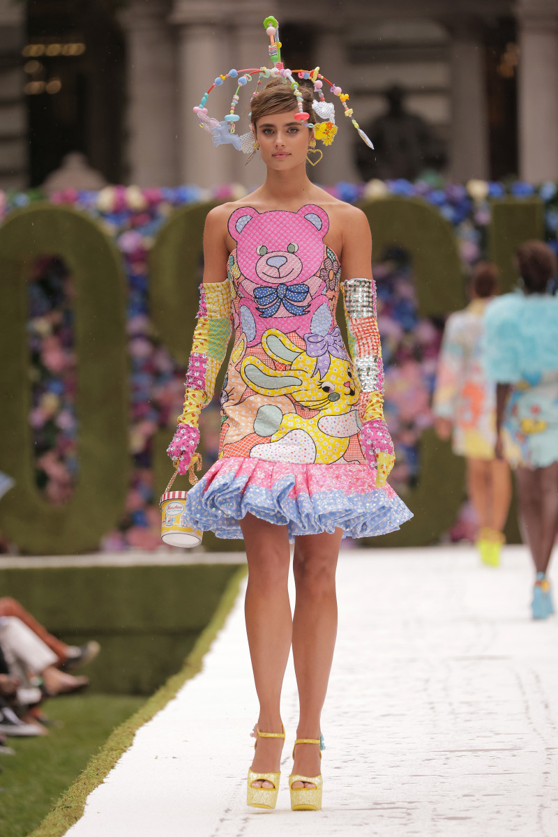 The Moschino Spring 2022 Collection Is Child's Play for Jeremy Scott