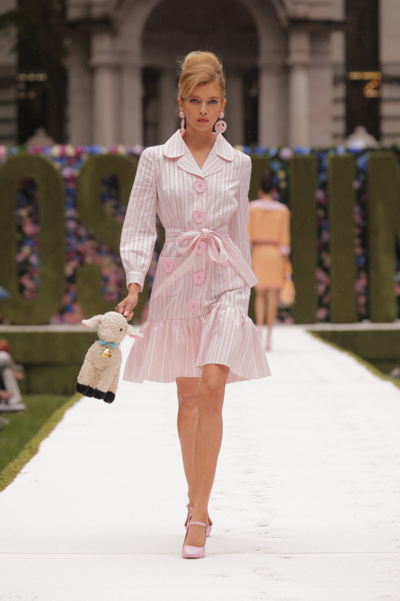 The Moschino Spring 2022 Collection Is Child's Play for Jeremy Scott