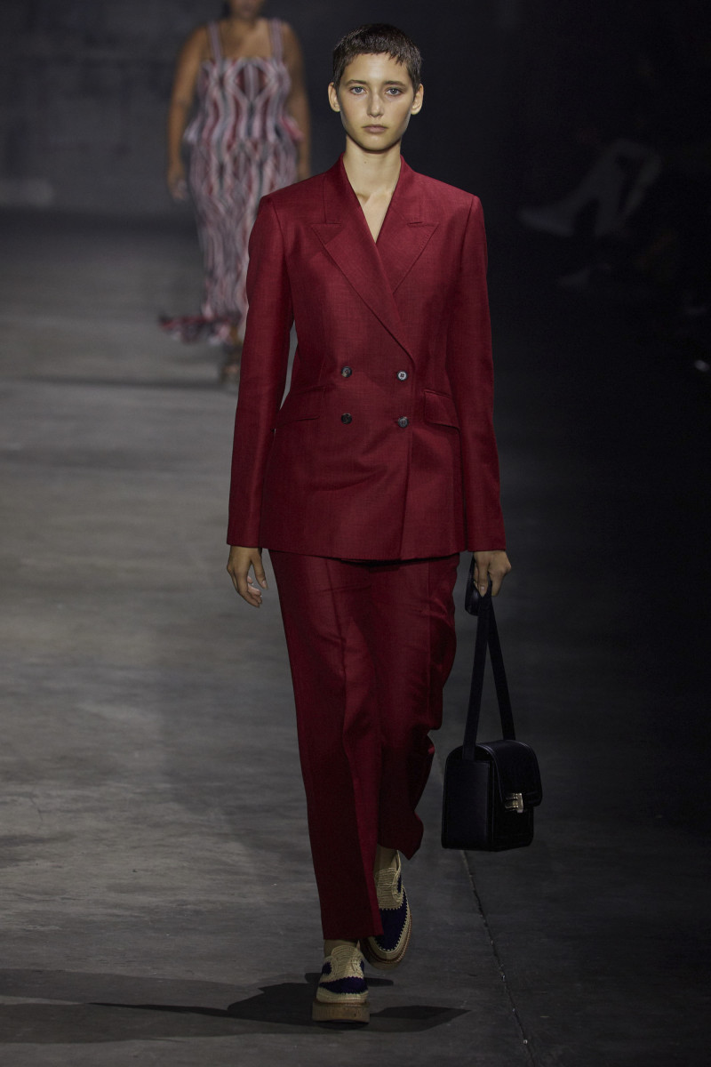 Gabriela Hearst Puts the Spotlight on Artisans for Spring 2022