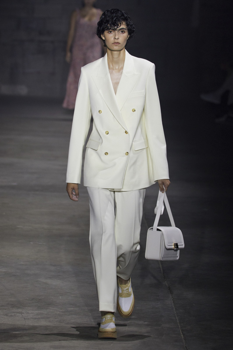 Gabriela Hearst Puts the Spotlight on Artisans for Spring 2022