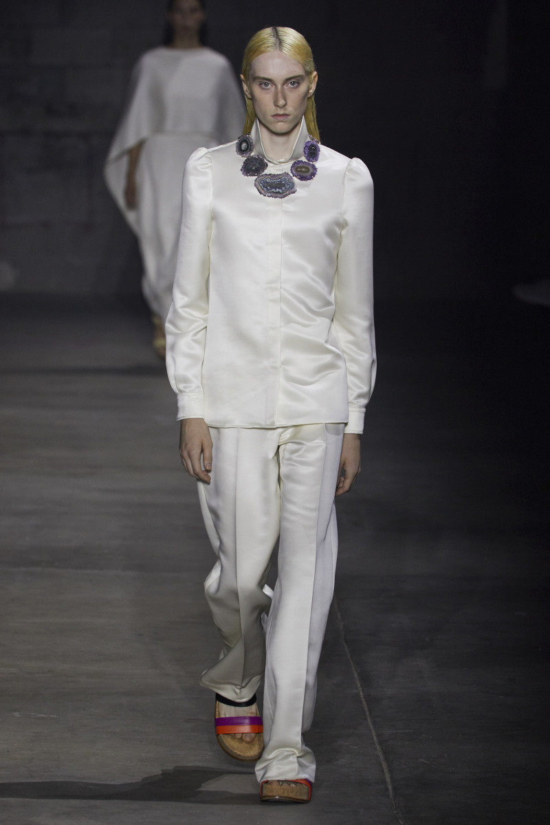 Gabriela Hearst Puts the Spotlight on Artisans for Spring 2022