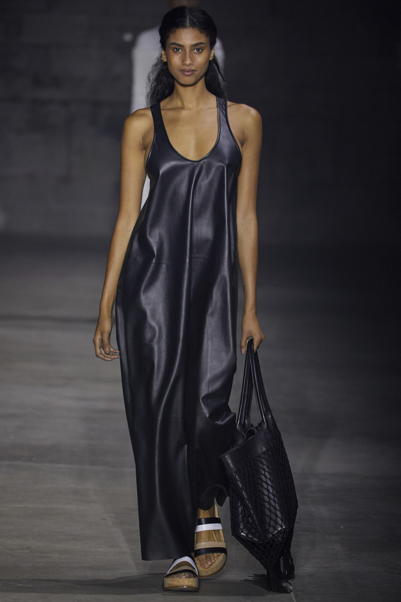 Gabriela Hearst Puts the Spotlight on Artisans for Spring 2022