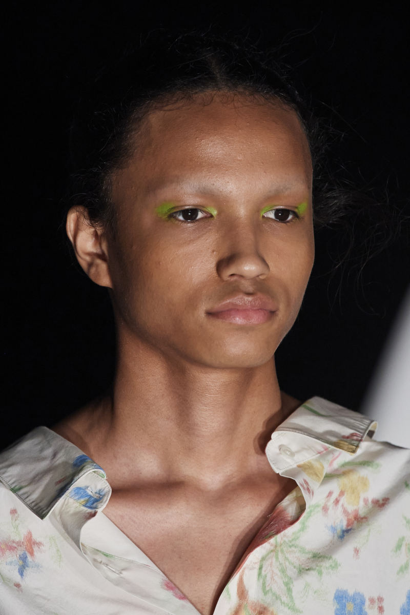 Candy-Colored Eye Makeup Is the Cheery Beauty Trend Taking Over the Spring Runways