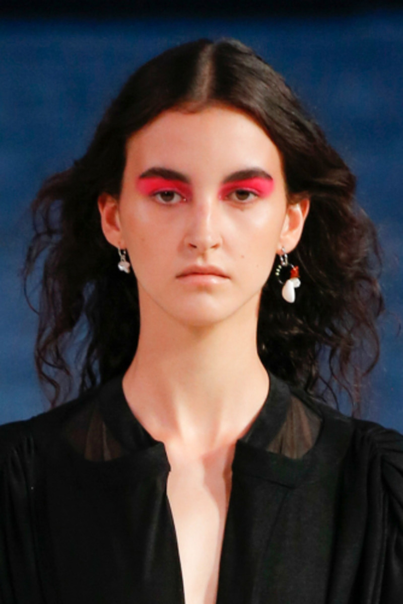 Candy-Colored Eye Makeup Is the Cheery Beauty Trend Taking Over the Spring Runways