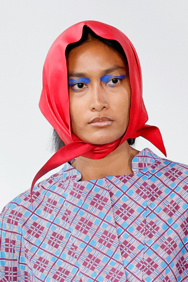 Candy-Colored Eye Makeup Is the Cheery Beauty Trend Taking Over the Spring Runways