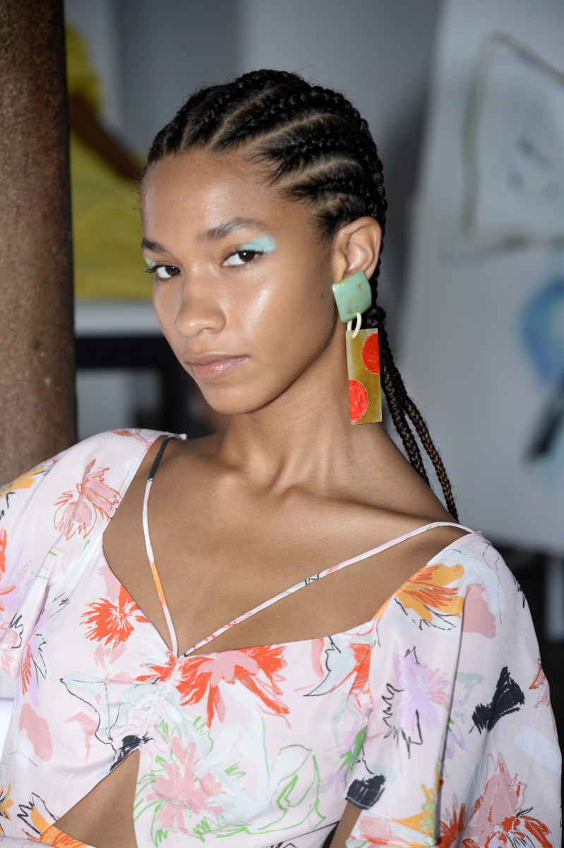Candy-Colored Eye Makeup Is the Cheery Beauty Trend Taking Over the Spring Runways