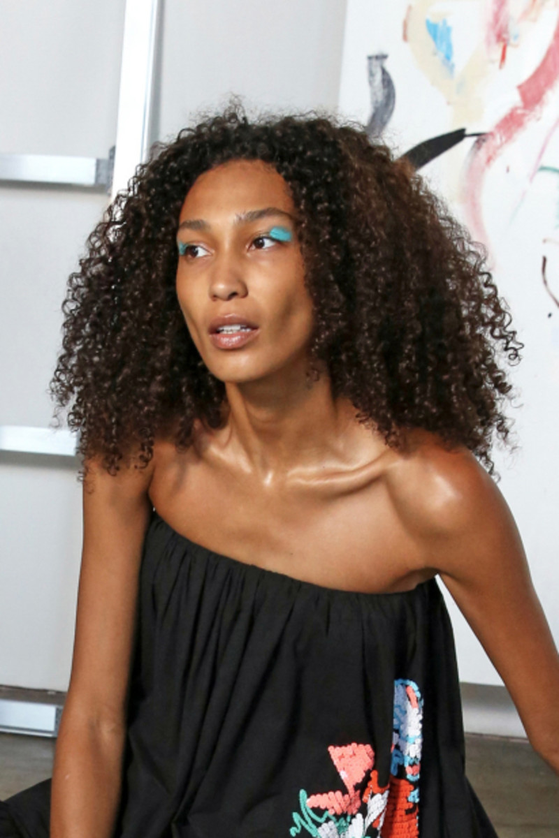 Candy-Colored Eye Makeup Is the Cheery Beauty Trend Taking Over the Spring Runways