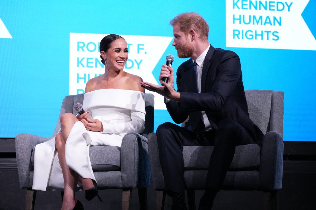 harry and meghan on stage at ripple of hope