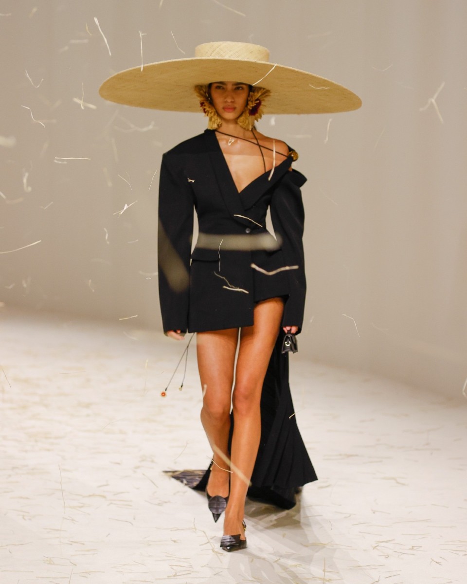 Jacquemus Spring 2023 “Le Raphia” #fashion #style #jacquemus #fashionshow  #fashioninspo #design #fashiondesign #luxury