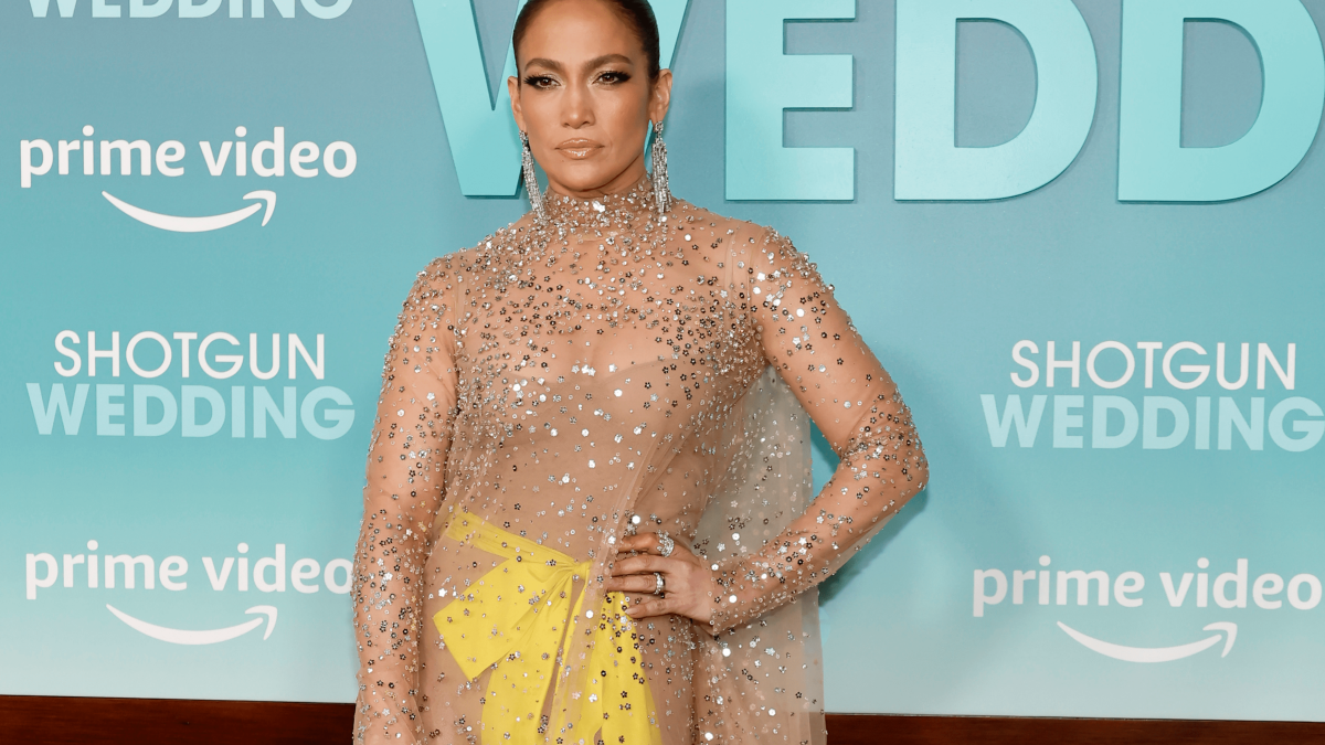 Jennifer Lopez Does Bare Dressing the Valentino Haute Couture Method