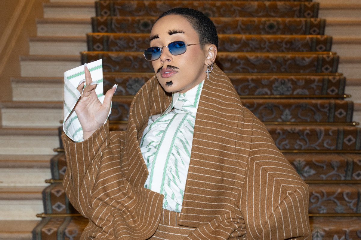 Doja Cat Pioneers New Use for False Lashes - Fashionista