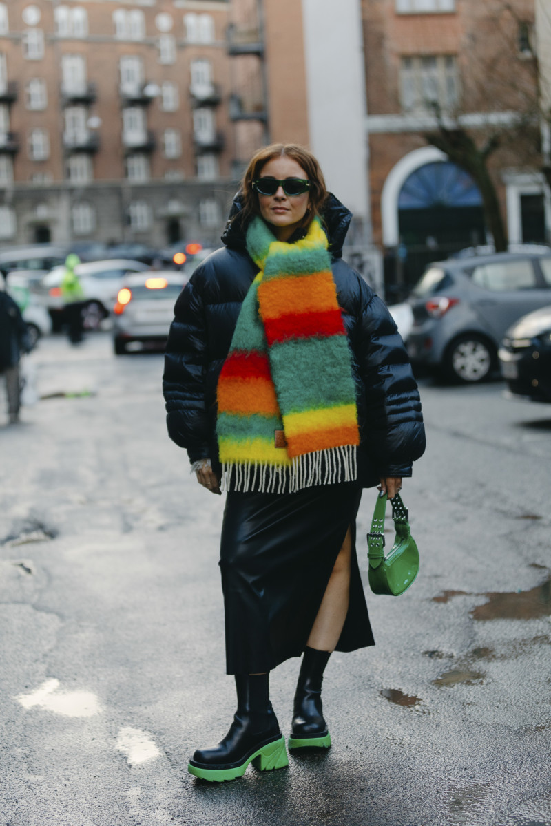 Comfy colourful winter outfit streetstyle