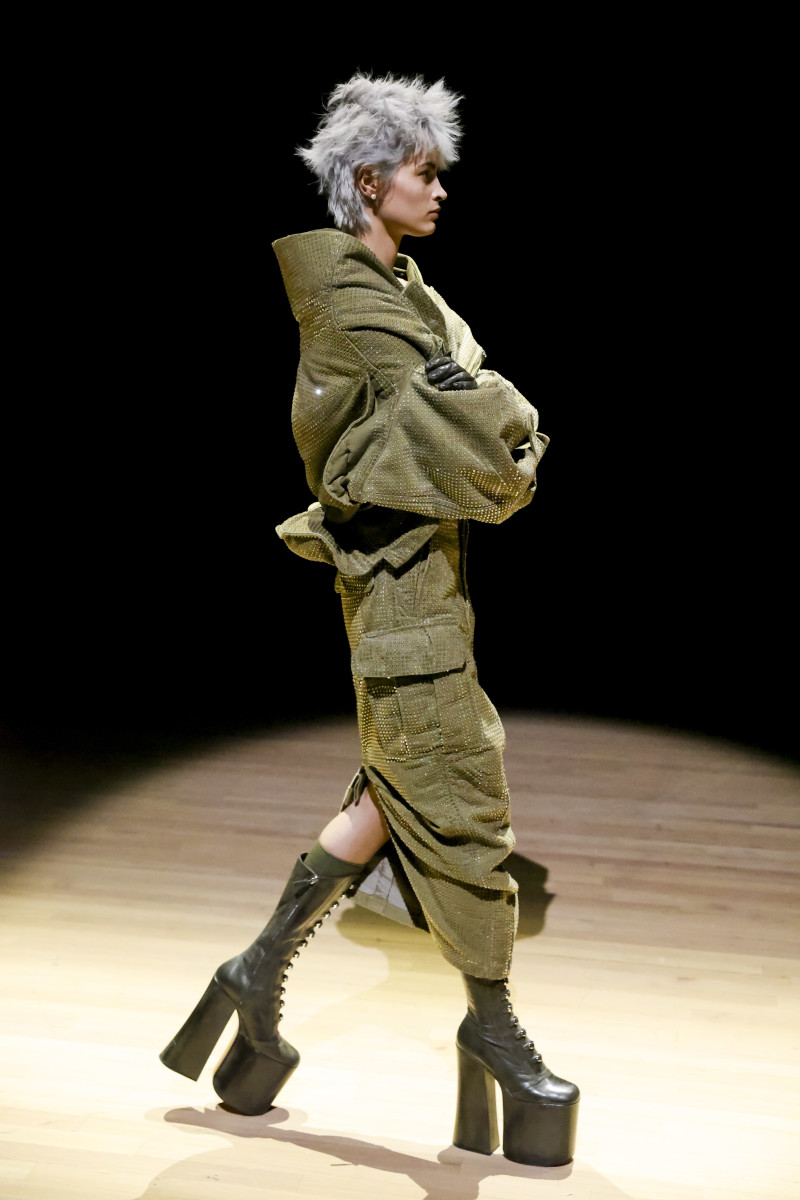 Marc Jacobs Brings Emotion and SelfReflection to Surprise Runway Fashionista