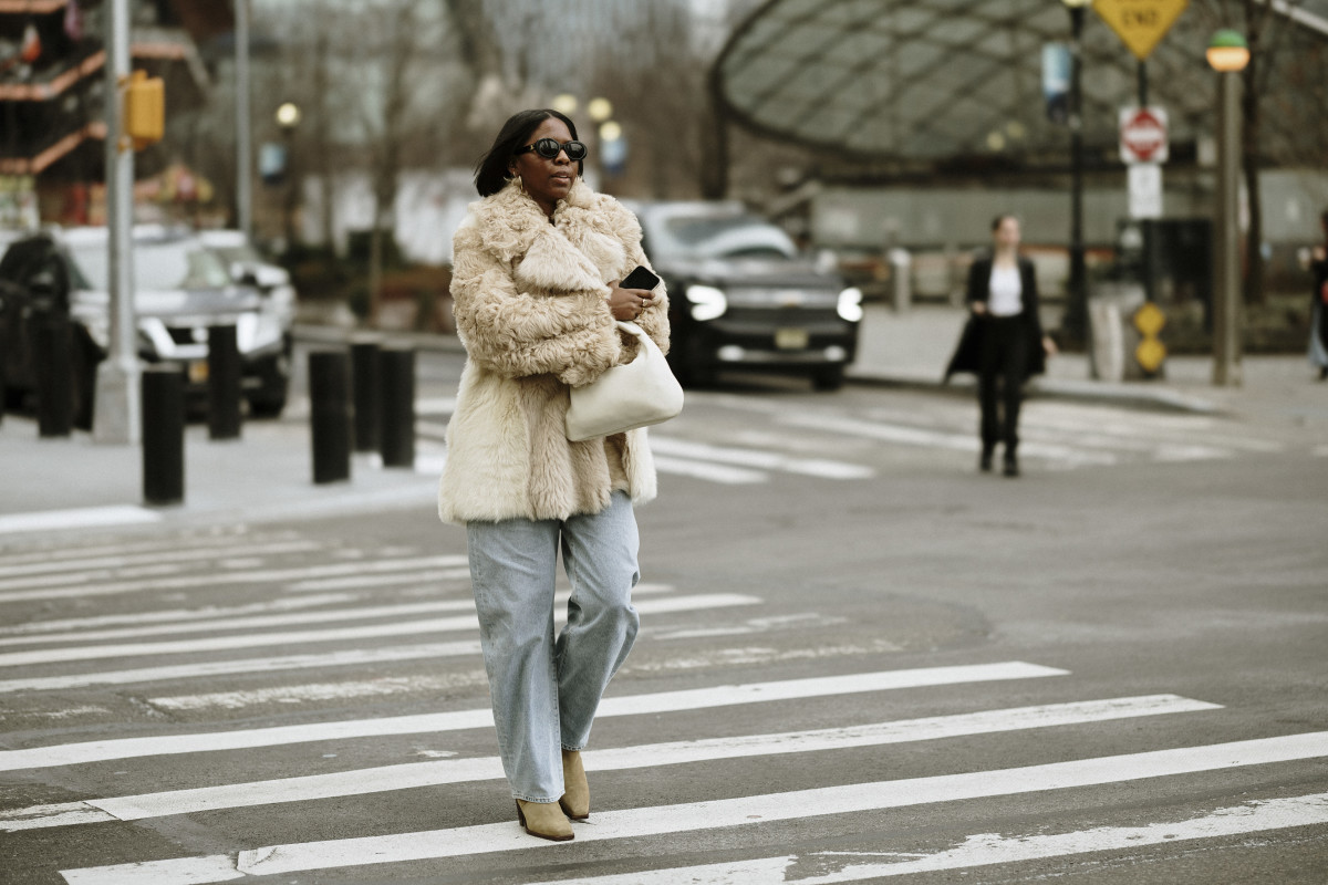 The Diverse Street Style Roundup You've Been Waiting For  Nyc winter  outfits, New york fashion week street style, Street style winter