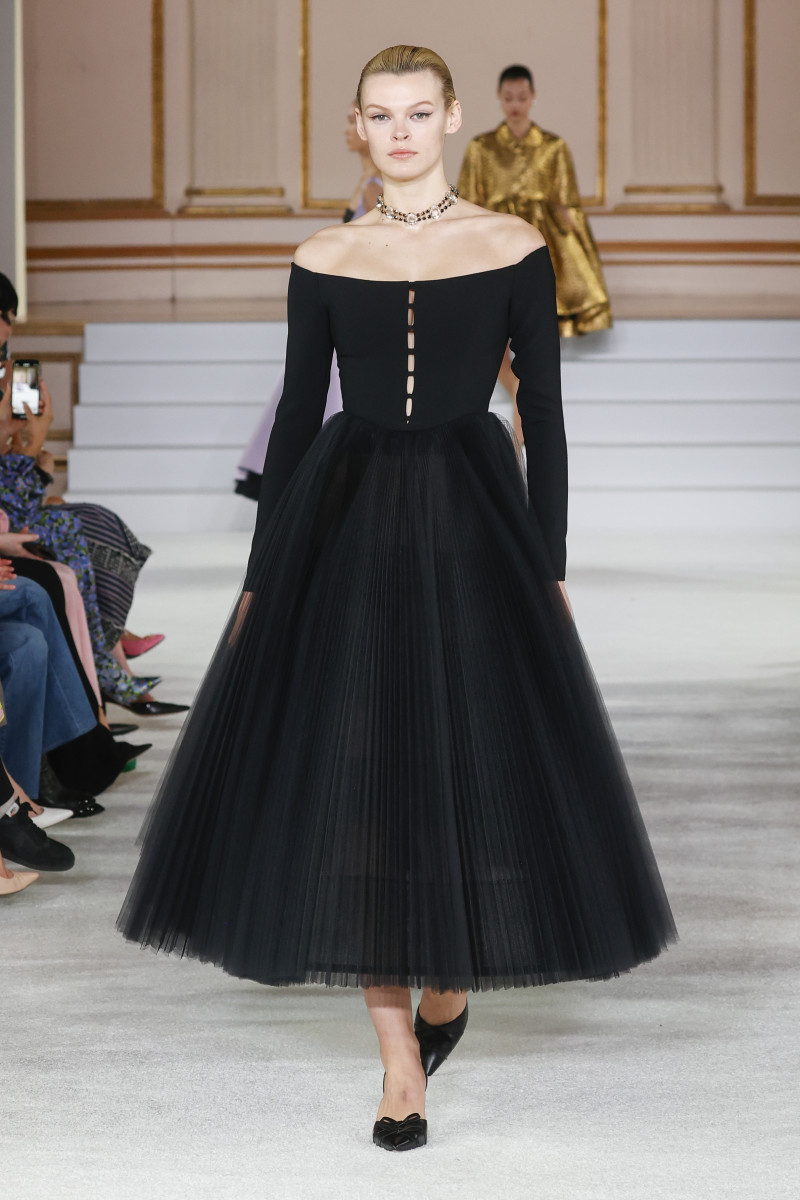 Carolina Herrera Fall 2023 - Fashionista