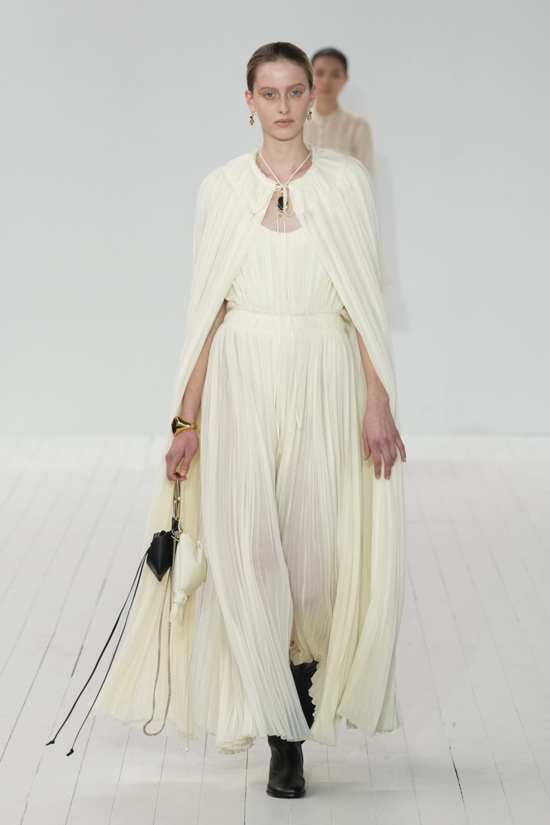 Gabriela Hearst Continues to Explore What Femininity Means at Chloé ...