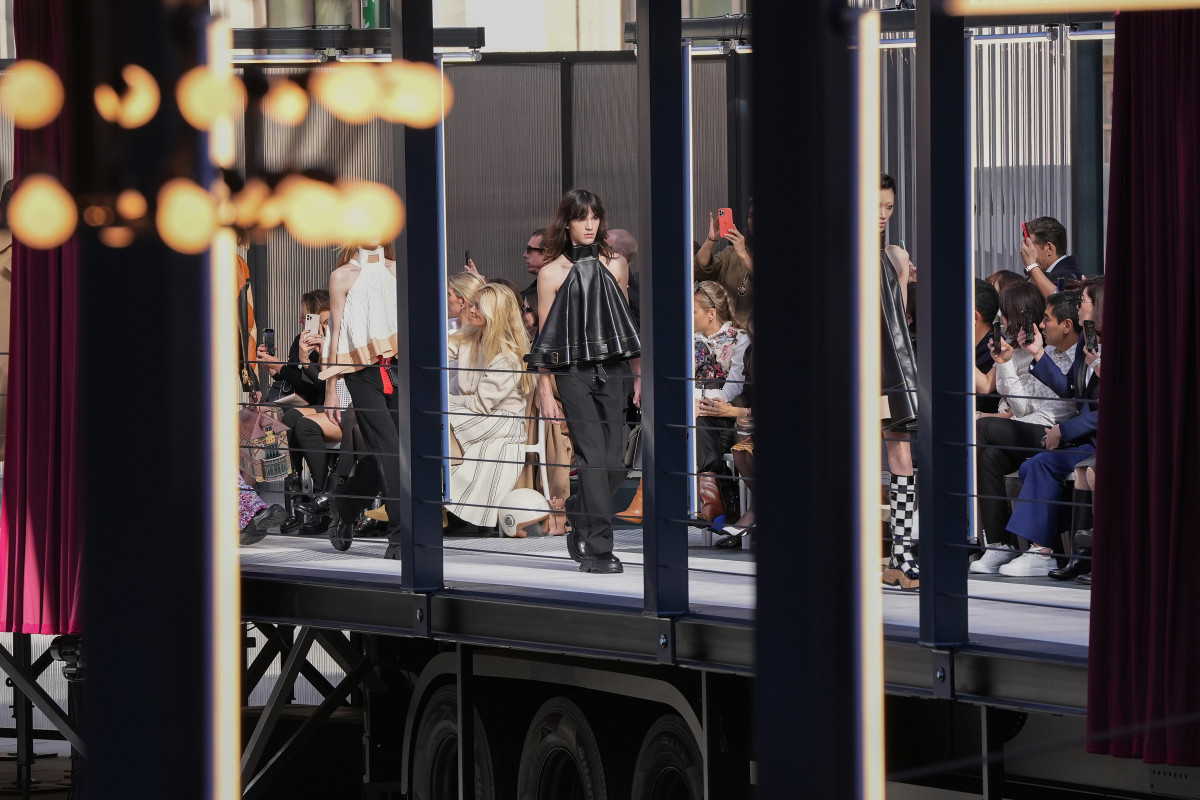 Watch the Louis Vuitton Runway Show Live - Fashionista