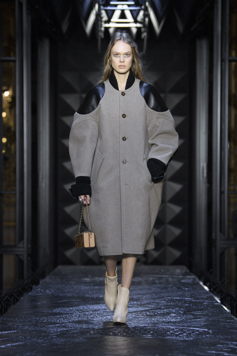 LV Essential Scarf Luxury - Light Grey - Wool - Women - Louis Vuitton® in  2023