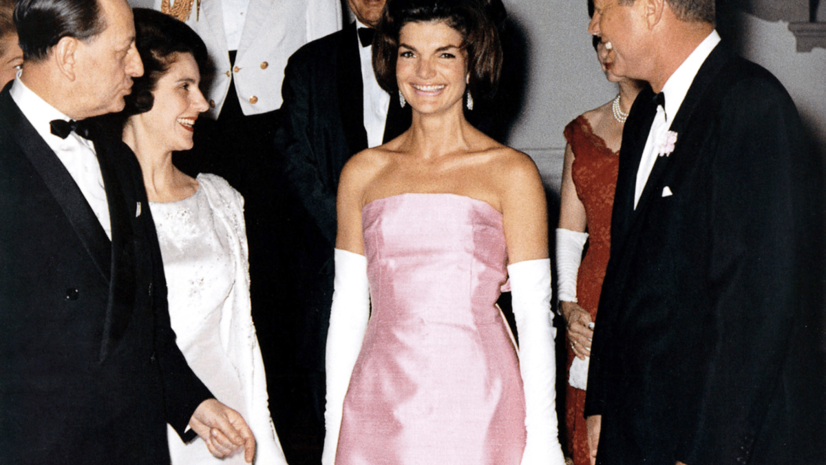 Great Outfits in Fashion History: Jackie Kennedy's Pretty Pink Dior Gown -  Fashionista