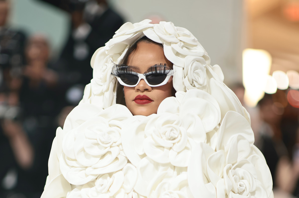 Here's How to Get Rihanna's Full Camellia-Inspired 2023 Met Gala Beauty ...