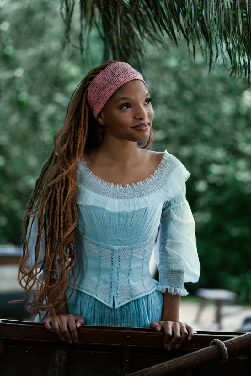 How Hair And Costume Help Bring Halle Baileys Ariel To Life In The Little Mermaid Fashionista 