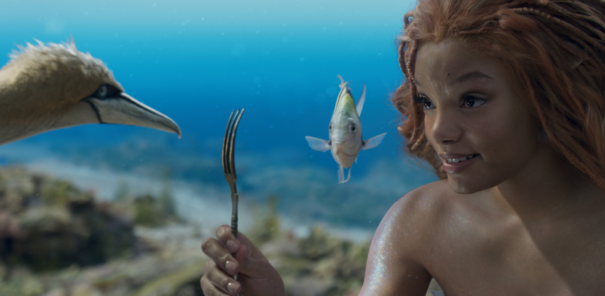 Scuttle (Awkwafina), Flounder (Jacob Tremblay) and Ariel confuse a fork with a comb.
