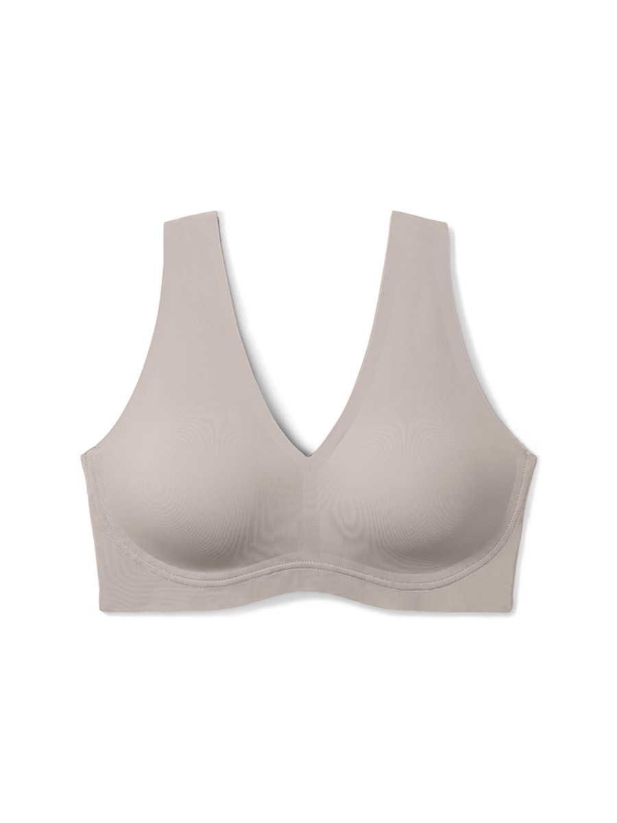 A raw footage of our Seamless Bra vs. the rest with the same white t-shirt  – watch the visible difference. Embrace smooth confidence wi