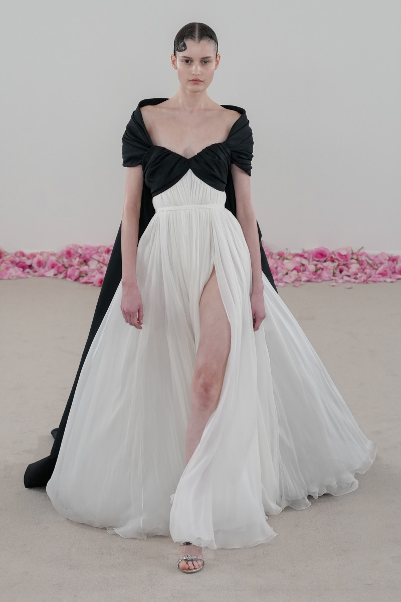 新品◇定価30万◼️Giambattista Valli ブラックドレス Giambattista Valli Presents a Fresh Bouquet of Couture Evening