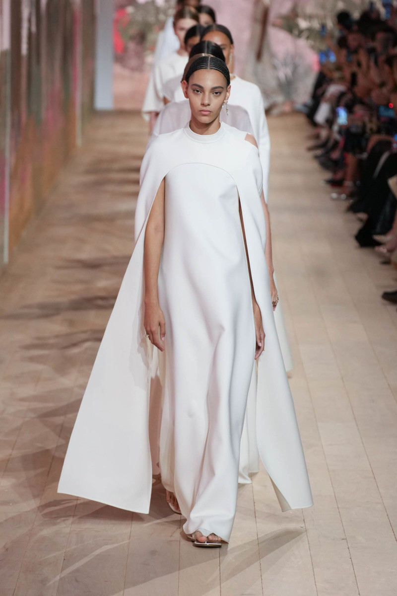 Dior Presents a Neutral-Toned, Greek Goddess-Inspired Couture ...