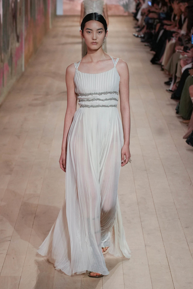 Dior Presents a Neutral-Toned, Greek Goddess-Inspired Couture ...